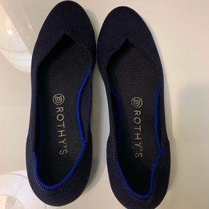 Navy round toe rothys.